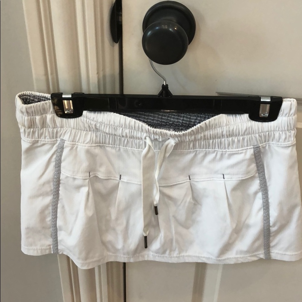 Lululemon Leader of the Track skirt. Size 6